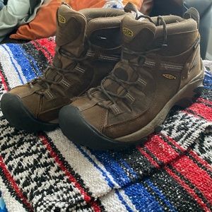 Women’s Hiking Boots
